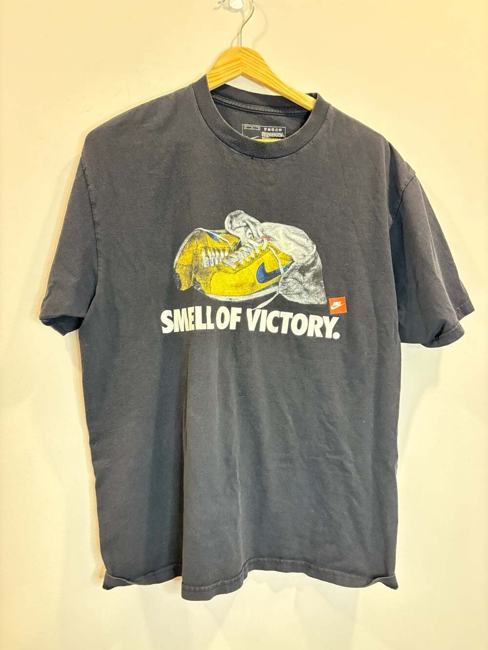Nike Smell of Victory Graphic T-Shirt Vintage Black Short Sleeve Tee